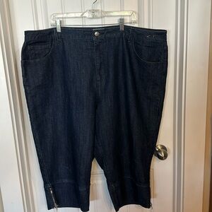 Liz and me dark wash Capri with zippered leg size 26 wide excellent condition